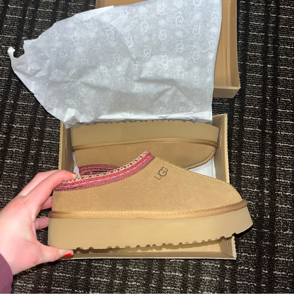 Ugg Tazz Slipper (tan/red) Size 8.5